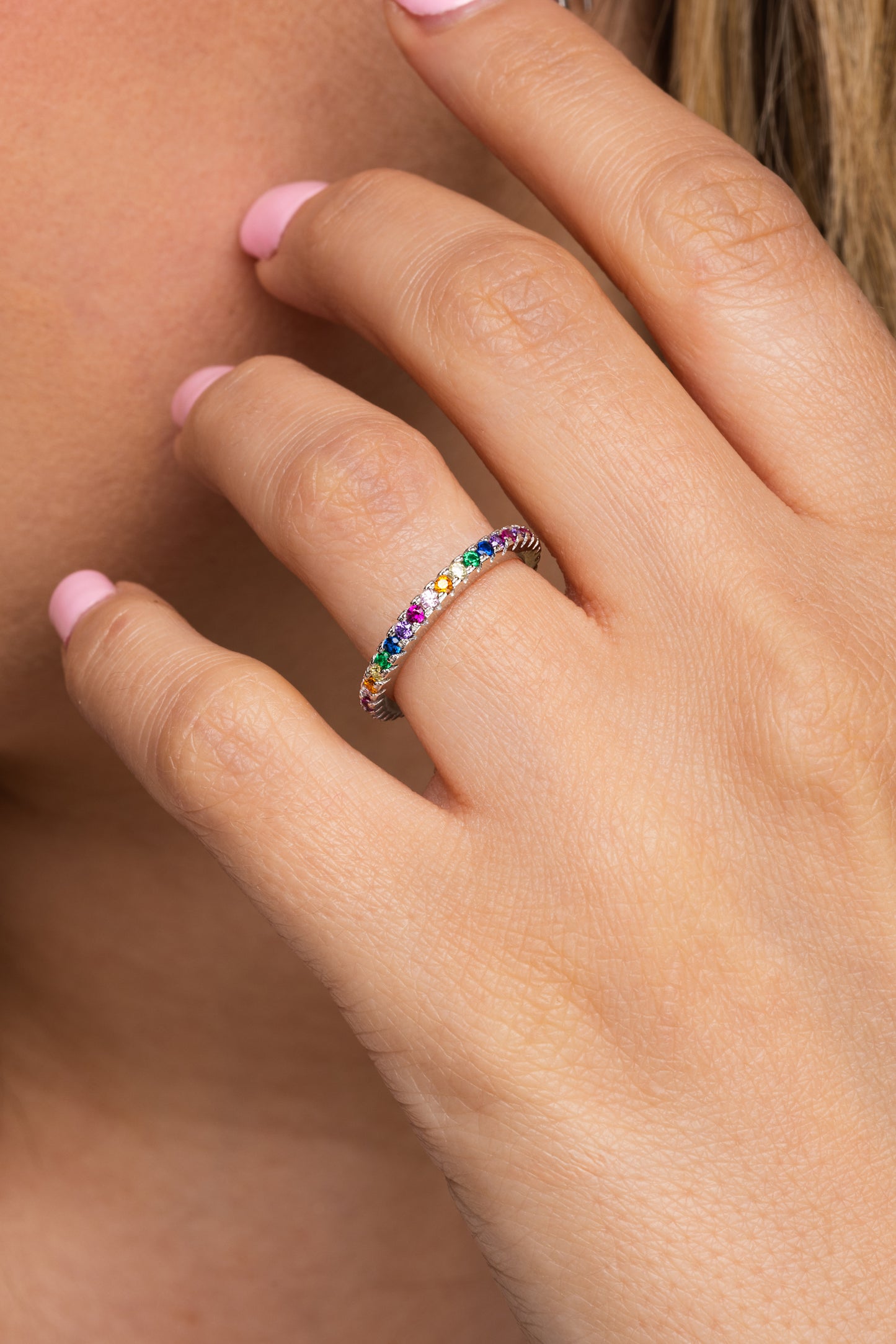 Pair of earrings with colored stones